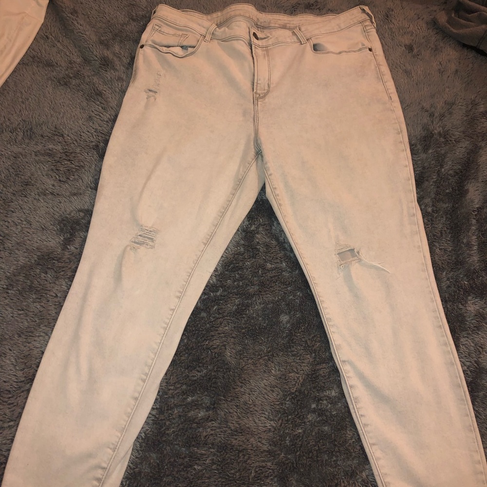 White skinny jeans